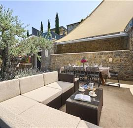 4 Bedroom Luxury Villa Retreat with Heated Infinity Pool near Buje, Sleeps 8-10
